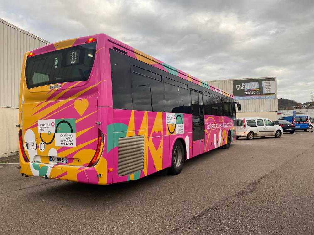 Creadzif_Covering_Bus1.jpg