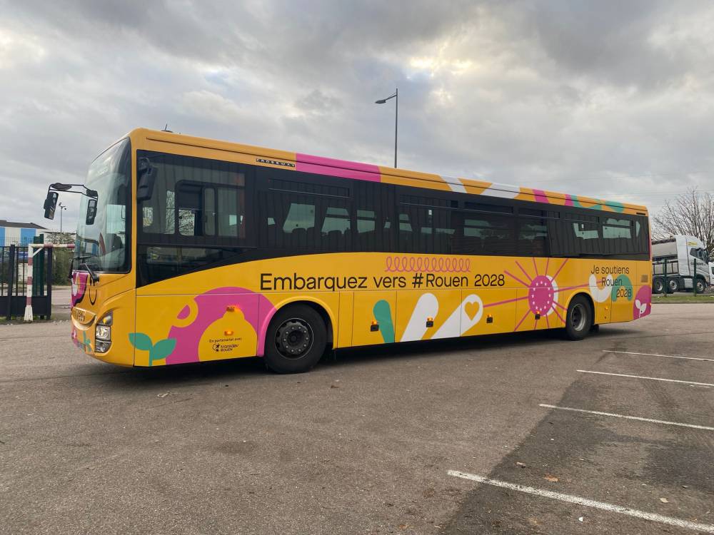 Creadzif_Covering_Bus2.jpg
